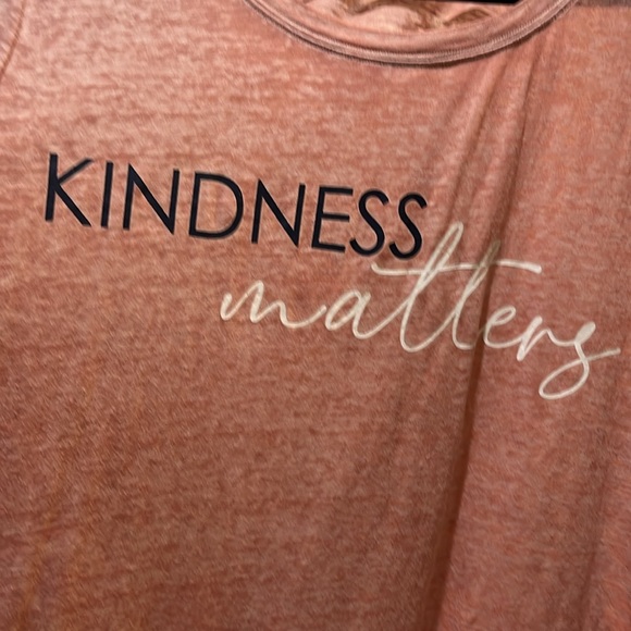 Women SS top. Says kindness matters. Size 1X. Excellent condition. - Picture 3 of 3
